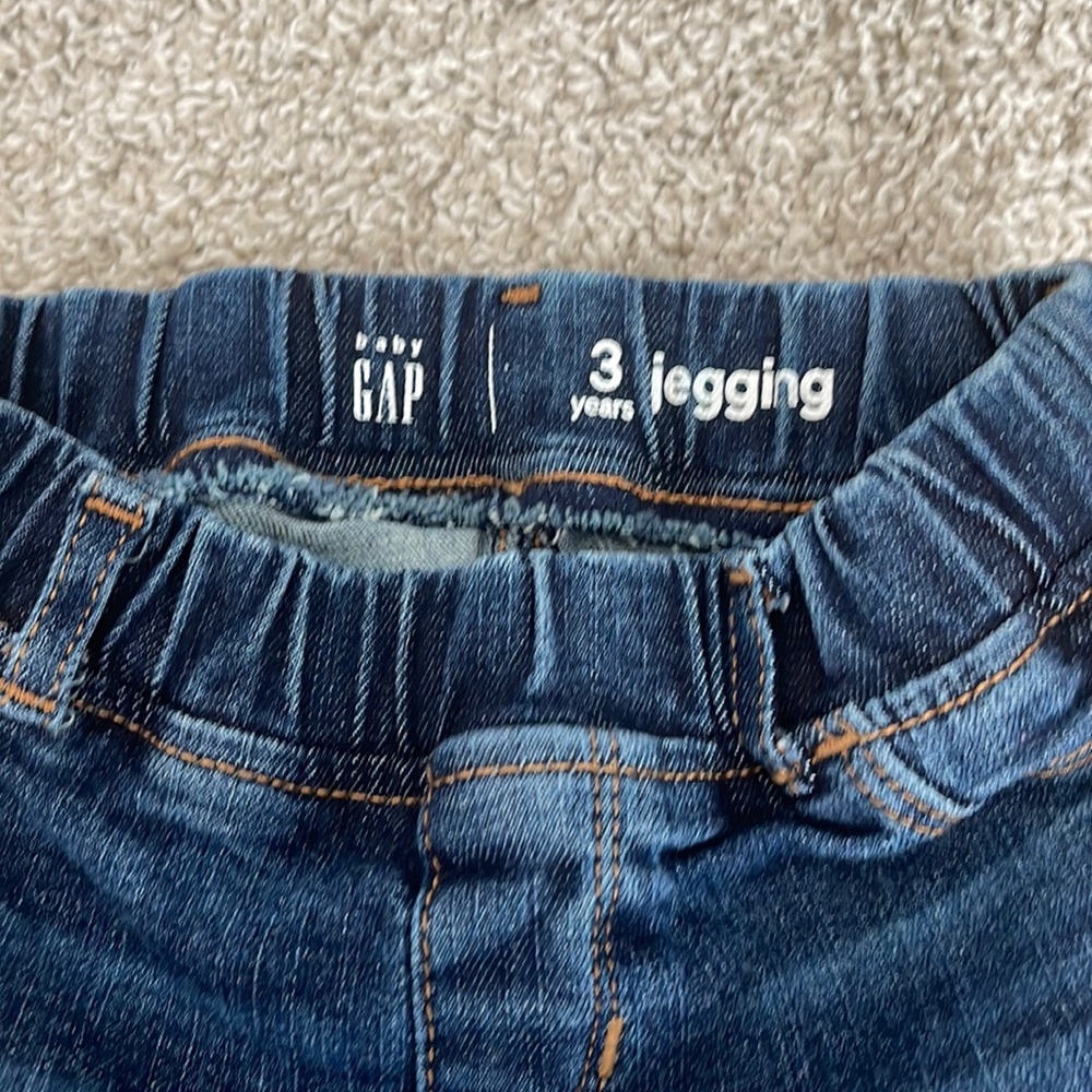 Like new. Never worn baby gap girls jegging